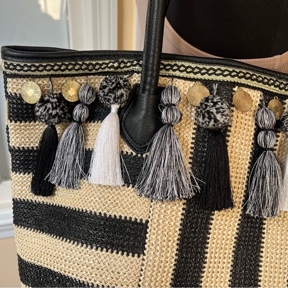 ALDO black natural straw tote bag tassel gold hardware embellishment - Picture 5 of 16